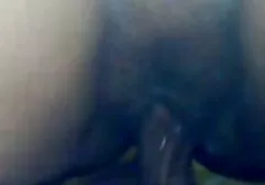Arme Afrikaanse vrouwen met weelderige borsten sexfilmpjes massage geven je een witte pijpbeurt in de badkamer bij de gootsteen