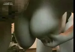 Doe je kleren uit korte erotische filmpjes en laat je geschoren pet zien.