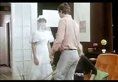 Cavalier komt terug van de universiteit en spuugt op magere korte erotische film kontkanker die zich ontwikkelt.
