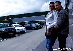 Een verborgen verandering filmen om eerlijk te zijn erotische lesbische filmpjes tegen een rondborstig meisje