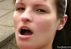 Een Russische vrouw youtube erotische films op kantoor die seks heeft met een werknemer met kanker.
