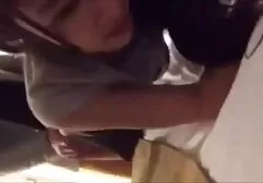Het meisje dat zijn lul scheert en erotischfilm seks heeft