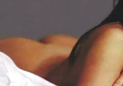 Bonnie love zuigt twee grote lullen erotic filmpjes en geeft het