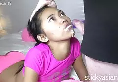 Russische vrouw in kousen heeft kanker en geeft een man met lange erotische films een kleine kip