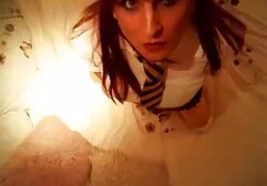 Studenten vinden het leuk om een kip van youtube erotische film een harige man te zuigen.