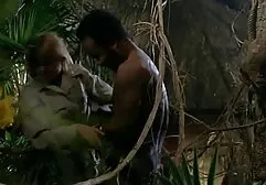 Het rode beest zit op de film erotiek grote fallus.