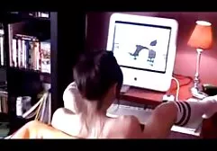 De opgewonden Pop wil de vagina voorzichtig uitrekken met geile massage film haar vingers.
