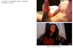 Een mannelijk paard trekt aan de twee brunettes vlaamse erotische films