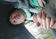 Moeder Kousen laag slipje en vagina handjob op de sexfilmpjes massage trap