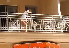 Dunne brunette erotiek gratis films Met Kleine tieten op een penis