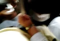 Lingerie schoonheid die een vriend z ' n lul zuigt en haar erotischemassagefilms poesjes eronder blootstelt