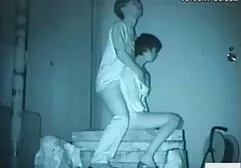 Provocerende Gangbang in het midden van de erotische film porno stad
