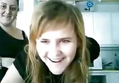 Een jong erotik kinofilm meisje helpt de buurvrouw dat de Yankees een orgasme hebben