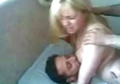 Brandy volwassen houdt van Strip met goede en vagina erotische film uhr masturbatie op twee kussens met bloemen