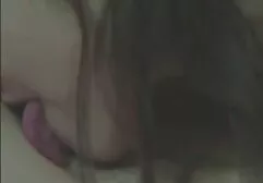 Het meisje vroeg haar man om een licht erotische film massage.