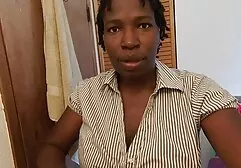 Een menigte van zwarte en blanke mannen maakt Aziatische moeder in kousen erotischemassagefilms in alle gaten die gefragmenteerd